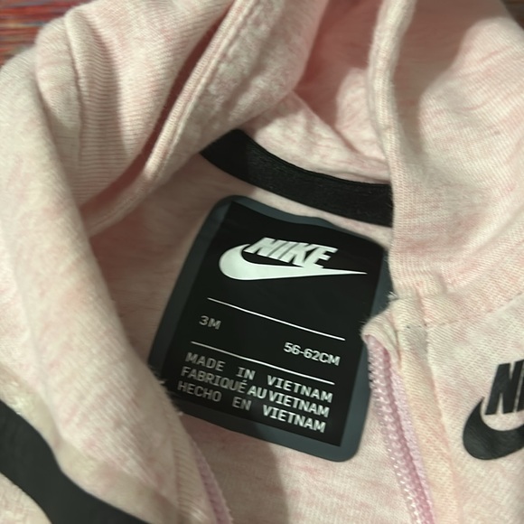 Pink Nike tech - Picture 2 of 2